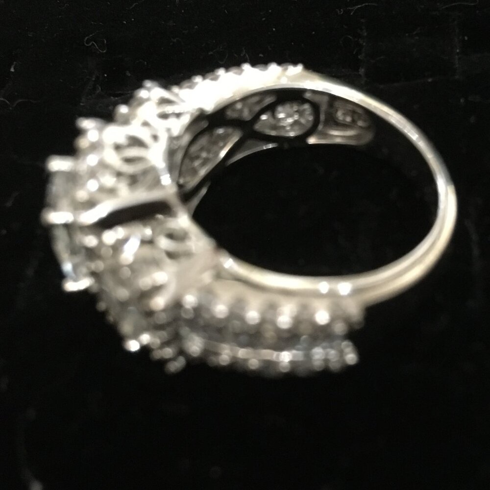 Beautiful Ring Size 7 - Picture 2 of 4